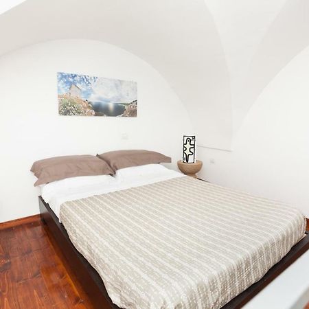 La Piccola Dimora Dell' Alcantarine Apartment เลชเช ภายนอก รูปภาพ
